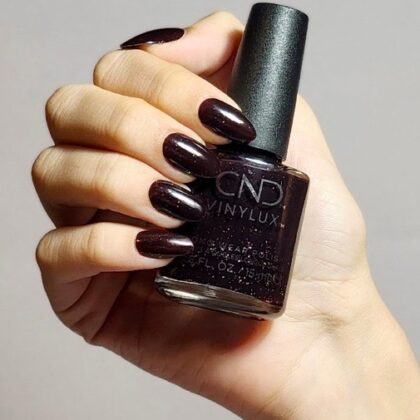 CND VINYLUX™ - Første Long Wear Polish med styrkende keratin for sunde og stærke naturnegle