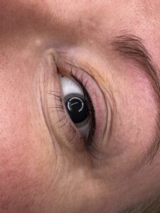 Permanent Makeup Lashliner skaber fyldigere vippekant - hos Miss Diva E - Christiansfeld